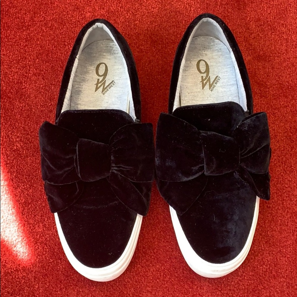 Nine West Bow Slipons